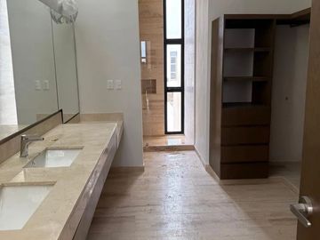 Casa en Venta con Habitación en Planta Baja en Privada en Temozón Norte
