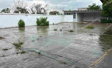 En venta hermoso y super ubicada construccion en avenida principal y transitada vehicular y peatonal, en el corredor comercial mayormente transitado en San Miguel de Allende