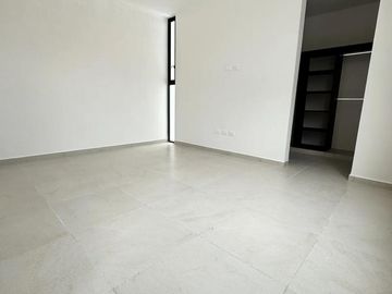 Casa en venta con alberca en privada Amelia 18