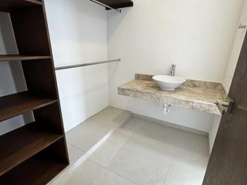 Casa en venta con alberca en privada Amelia 18