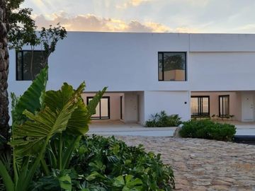 Casa en venta de 3 Recámaras en privada Oasis, Cholul