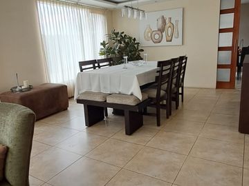 Venta de Hermosa Casa en Urbanización Nayon