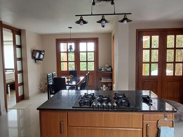 Venta de Hermosa Casa en Urbanización Nayon