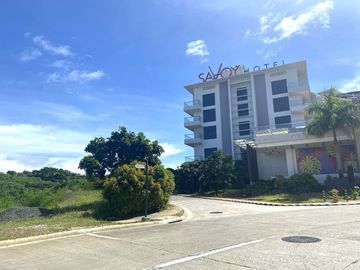 STUDIO DELUXE TWIN UNIT FOR SALE AT SAVOY HOTEL BORACAY