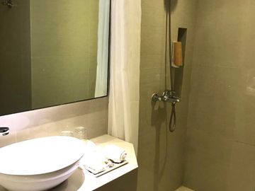 STUDIO DELUXE TWIN UNIT FOR SALE AT SAVOY HOTEL BORACAY
