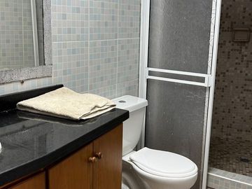SE VENDE!! Oportunidad apartamento amoblado en el laguito, para generar rentas turisticas.