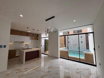 HERMOSA CASA DE ESTRENO CON PISCINA EN VENTA - URB. BOULEVARD PARK PLAZA - PIURA