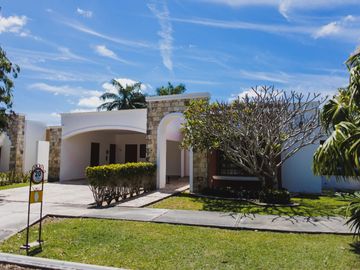 Casa en venta de un piso en residencial las Fincas, Temozon, Mérida