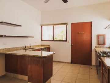 Casa en venta de un piso en residencial las Fincas, Temozon, Mérida