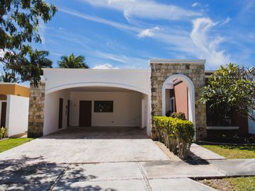 Casa en venta de un piso en residencial las Fincas, Temozon, Mérida