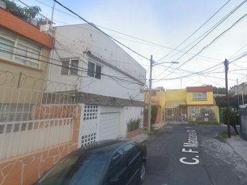 Venta de Casa en Calle F, Col. Educación, Coyoacán. Cdmx.