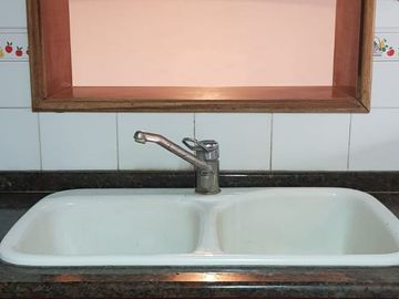 NUEVO VALOR !!! CASA EN P.H, PLANTA BAJA CON PARQUE Y COCHERA. 120 M2 CUBIERTOS