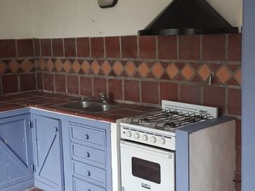 NUEVO VALOR !!! CASA EN P.H, PLANTA BAJA CON PARQUE Y COCHERA. 120 M2 CUBIERTOS