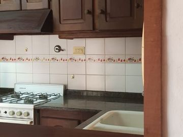 NUEVO VALOR !!! CASA EN P.H, PLANTA BAJA CON PARQUE Y COCHERA. 120 M2 CUBIERTOS