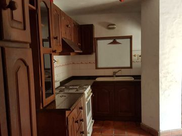 NUEVO VALOR !!! CASA EN P.H, PLANTA BAJA CON PARQUE Y COCHERA. 120 M2 CUBIERTOS