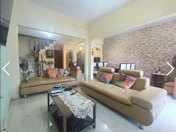 VENDO CASA EN LOS VOLCANES, CON RECAMARA EN PLANTA BAJA