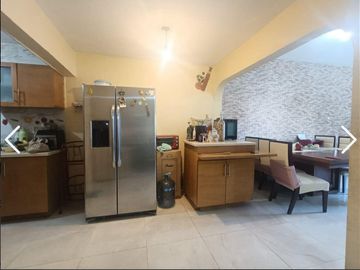 VENDO CASA EN LOS VOLCANES, CON RECAMARA EN PLANTA BAJA