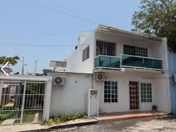 VENDO CASA EN LOS VOLCANES, CON RECAMARA EN PLANTA BAJA