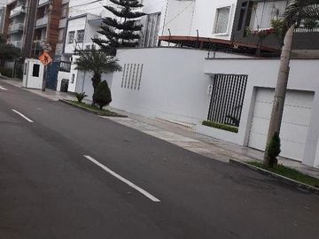 EN VENTA FUNCIONAL DPTO FLAT  PRIMER PISO EN LINCE LIMITE CON SAN ISIDRO