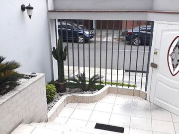 EN VENTA FUNCIONAL DPTO FLAT  PRIMER PISO EN LINCE LIMITE CON SAN ISIDRO