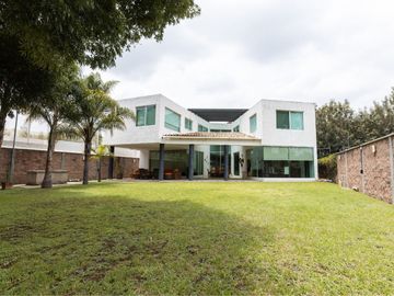 CASA EN CAMPESTRE DEL BOSQUE CON 4 RECÁMARAS Y ESPACIOSO JARDÍN