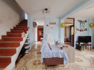 VENTA DE CASA EN ESQUINA DE 167M2 A CUADRA Y MEDIA DE LA PANAMERICANA NORTE