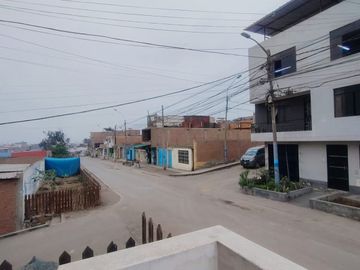 VENTA DE CASA EN ESQUINA DE 167M2 A CUADRA Y MEDIA DE LA PANAMERICANA NORTE