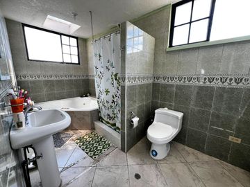 VENTA CASA EN CUMBAYA