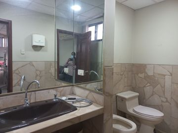 Venta de edificio en Urdesa Central Guayaquil, Ecuador.
