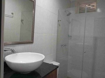 VENDO HOSTAL PARA ESTRENAR, CERCA  ROOSEVELT SECTOR ESTADIO, CALI COLOMBIA