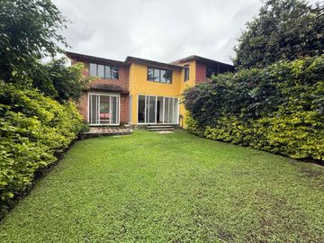 Casa en condominio con jardín privado