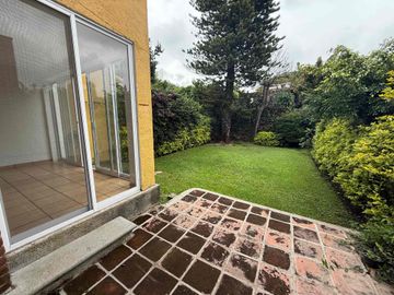Casa en condominio con jardín privado