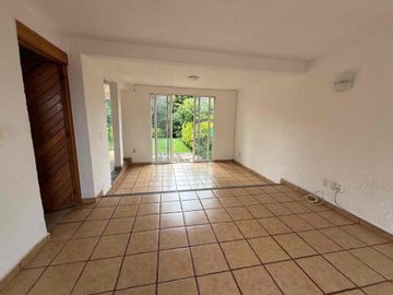 Casa en condominio con jardín privado