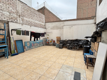 VENDO CASA FRENTE AL MALLPLAZA COMAS