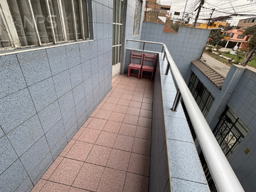VENDO CASA FRENTE AL MALLPLAZA COMAS