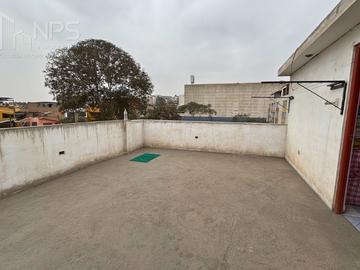 VENDO CASA FRENTE AL MALLPLAZA COMAS