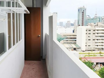 FOR SALE BRAND NEW ONE PREMIER ALABANG FULLY FURNISHED CONDO w/PARKING