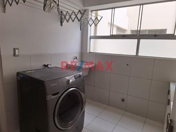 Alquilo Departamento Amoblado + Estacionamiento - 7Mo Piso, En El Condominio Hortencias De California - A.C: 133.05M2 - S/4,100