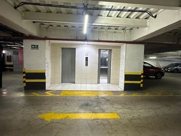 edificio de oficinas de venta en quito ecuador AM/V