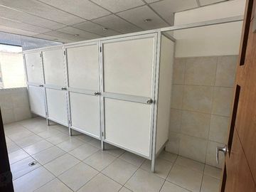edificio de oficinas de venta en quito ecuador AM/V