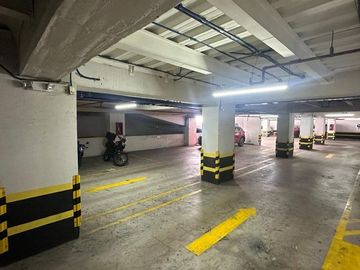 edificio de oficinas de venta en quito ecuador AM/V