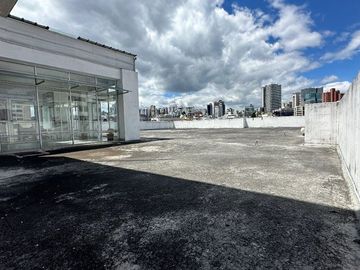 edificio de oficinas de venta en quito ecuador AM/V