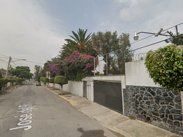 Extensa Casa en Venta en Santa Martha Acatitla, Iztapalapa.