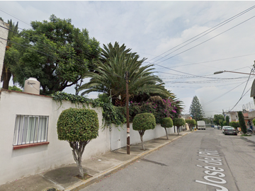 Extensa Casa en Venta en Santa Martha Acatitla, Iztapalapa.