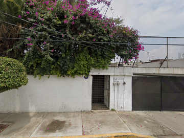 Extensa Casa en Venta en Santa Martha Acatitla, Iztapalapa.