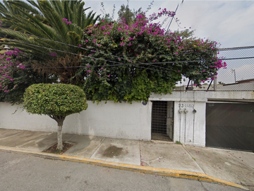 Extensa Casa en Venta en Santa Martha Acatitla, Iztapalapa.