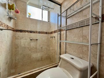 VENDO DEPARTAMENTO DE TRES DORMITORIOS EN LA AV. EL INCA Y SEIS DE DICIEMBRE