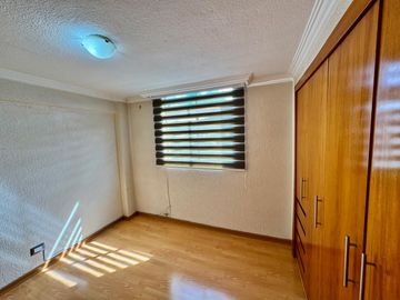 VENDO DEPARTAMENTO DE TRES DORMITORIOS EN LA AV. EL INCA Y SEIS DE DICIEMBRE