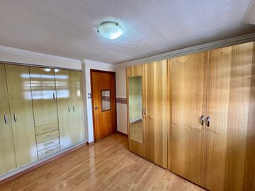 VENDO DEPARTAMENTO DE TRES DORMITORIOS EN LA AV. EL INCA Y SEIS DE DICIEMBRE