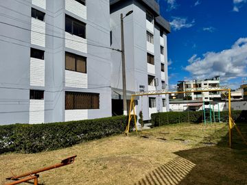 VENDO DEPARTAMENTO DE TRES DORMITORIOS EN LA AV. EL INCA Y SEIS DE DICIEMBRE